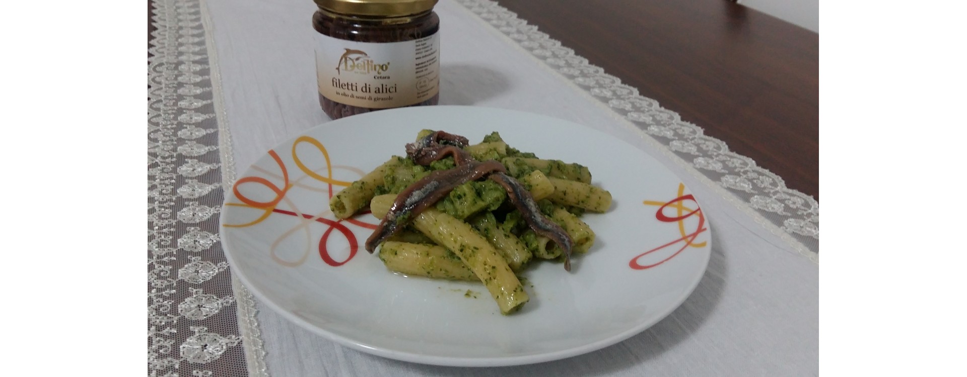 Pasta with broccoli and anchovies in oil
